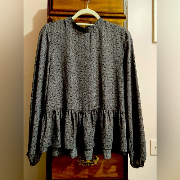 Loft Blouse with Ruffled Bottom - Picture 2 of 7